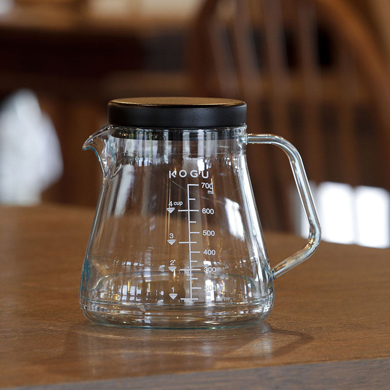 GraSUS Unbreakable Coffee Server 700 mL, Clear Resin Coffee Server 700 mL for 2 to 4 Cups That Looks Like Glass but Does Not Break When Dropped, Graduated, Drip-Free Spout, Microwave and Dishwasher Safe, Made in Japan, 15 x 12.2 x 13.7 cm and 200 g, Clear