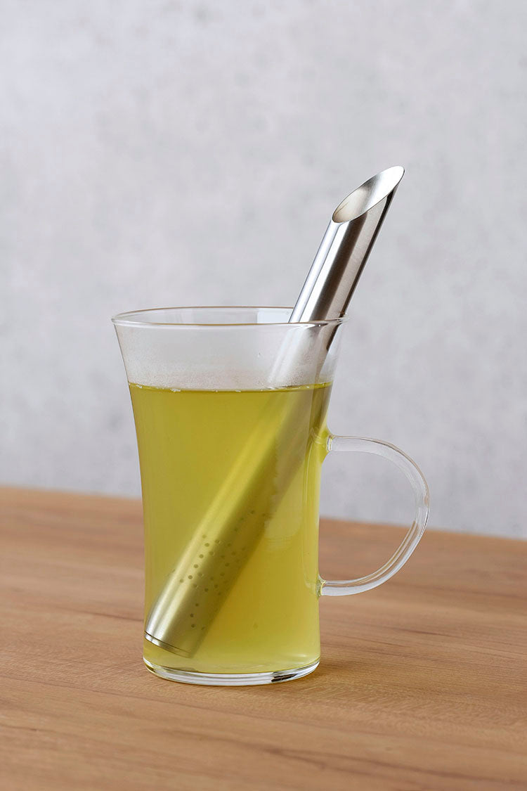 GraSUS Tea Muddler, Slim Stainless Tea Muddler That Scoops Leaves and Goes Straight Into the Hot Water to Stir Like a Stick, Tip Comes Off to Empty Leaves, 17.2 cm, Dishwasher Safe, Made in Japan, 1.6 x 17.2 x 1.6 cm and 27 g, Stainless