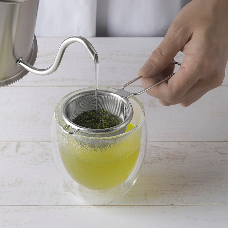 GraSUS Leaf-Proof Tea Strainer Small, Fine-Mesh Tea Strainer That Holds Back Even Small Leaves for Clear Tea, Wide Enough for Two to Three Cups at Once, 28 g, Dishwasher Safe, Made in Japan, 6.5 x 16.5 x 3.5 cm and 28 g, Stainless