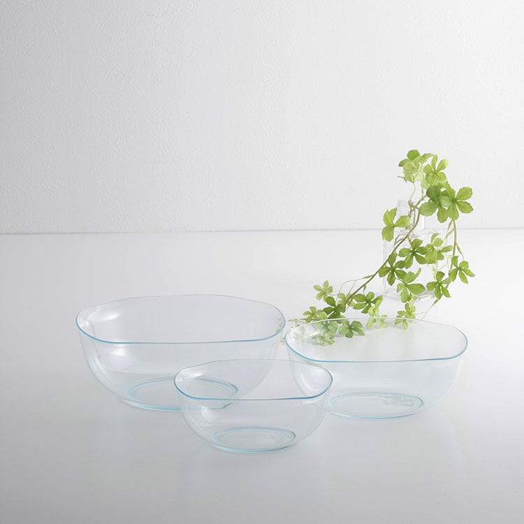 GraSUS Heat-Resistant Clear Bowls Set of 3, Set of Three Clear Bowls in Small, Medium and Large That Take Heat Up to 200 C, Hard to Break, Microwave Warming, Nest for Storage, Dishwasher Safe, Made in Japan, 21.5 x 21.5 x 8.2 cm largest and 263 g, Clear