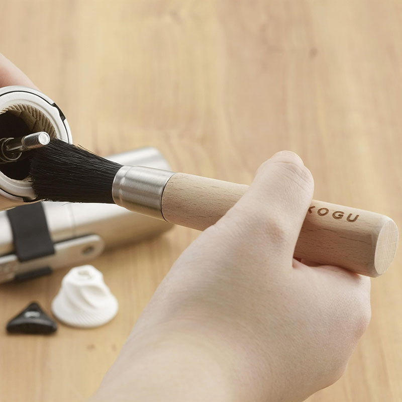 GraSUS Coffee Mill Brush, Pig-Bristle Brush for Cleaning a Coffee Mill That Builds Little Static and Has a Triangular Wood Handle That Does Not Roll, 14.5 cm, Made in China, 2.2 x 14.5 x 2.2 cm and 35 g, Natural