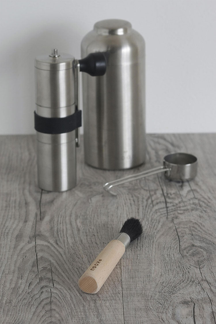 GraSUS Coffee Mill Brush, Pig-Bristle Brush for Cleaning a Coffee Mill That Builds Little Static and Has a Triangular Wood Handle That Does Not Roll, 14.5 cm, Made in China, 2.2 x 14.5 x 2.2 cm and 35 g, Natural