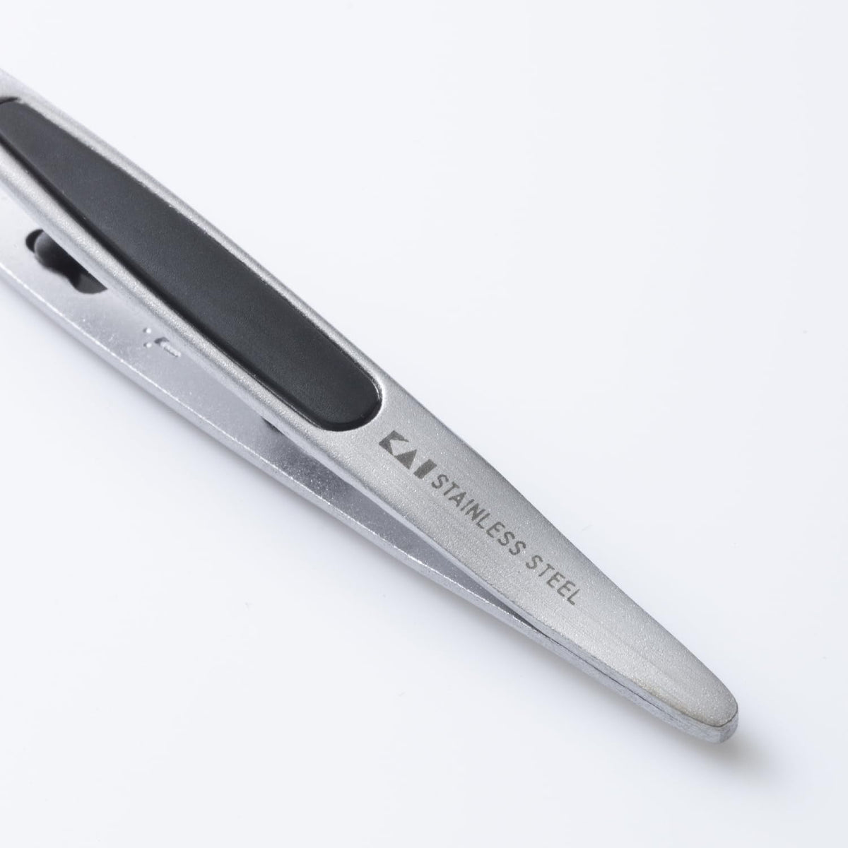 KAI Slant-Tip Eyebrow Tweezers HK0425, Stainless Steel Tweezers with Soft Non-Slip Grip Pads, Silver