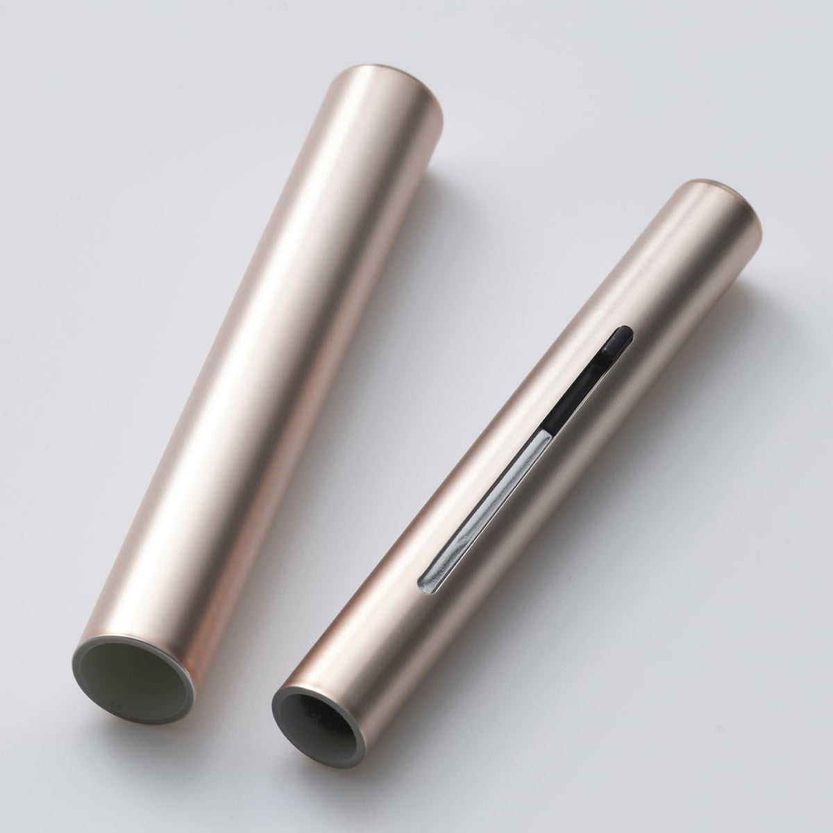 KAI Mini Maru Large Eyeshadow Brush KQ2210, Kumano Brush Slide-Cap Portable Blending Brush with Goat Hair