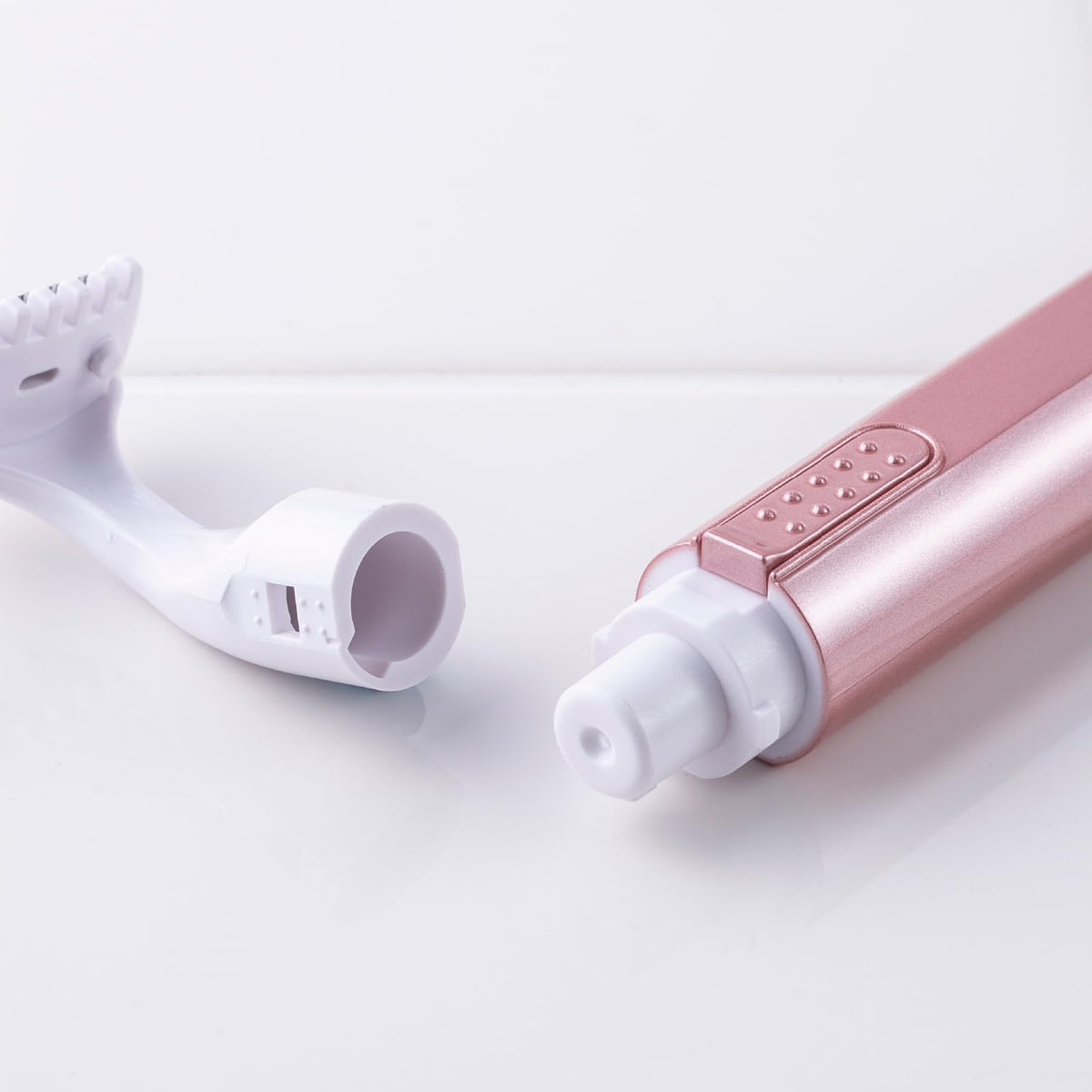 KAI Feminicare Sonic Vibration Razor for the Delicate Zone, Battery-Powered Film-Guarded Mini Blade with 2 Replacement Heads, Water-Washable