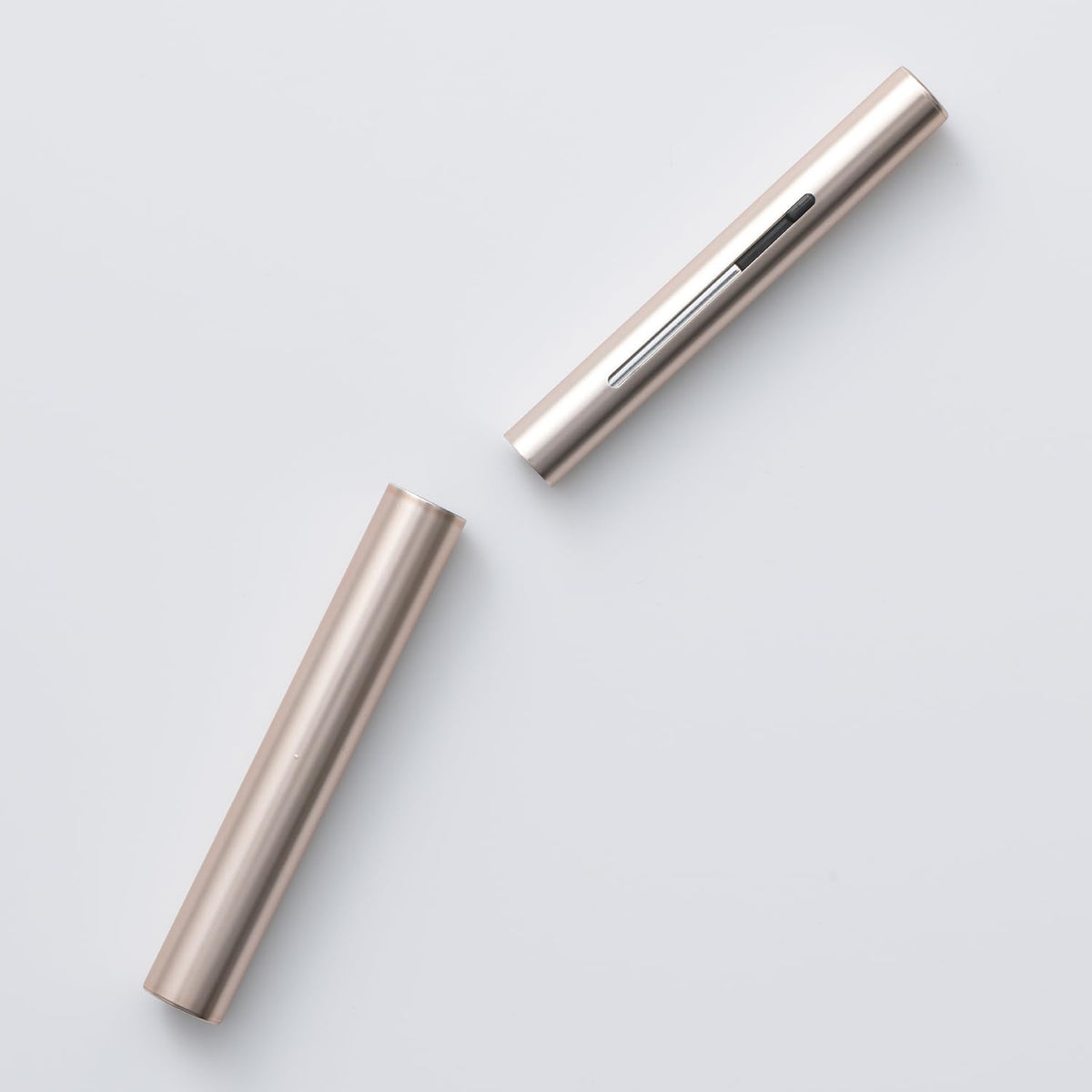KAI Mini Maru Round Lip Brush KQ2206, Kumano Brush Slide-Cap Portable Lip Brush for a Soft Tapped Finish