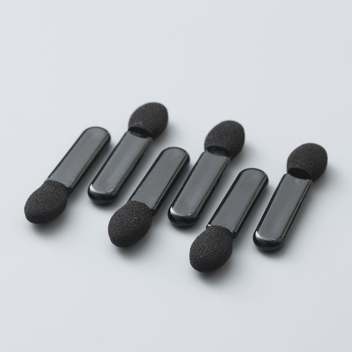 KAI Cosmeup Eyeshadow Tips Short Single, Set of 6 Black Sponge Eyeshadow Applicators with a Clear Case for Even Colour and Soft Blending