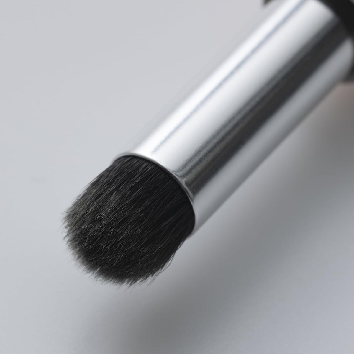 KAI Mini Maru Round Lip Brush KQ2206, Kumano Brush Slide-Cap Portable Lip Brush for a Soft Tapped Finish
