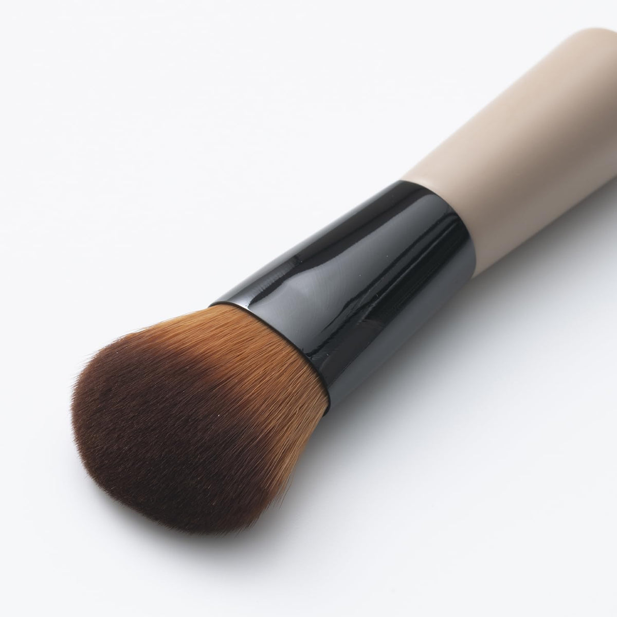 KAI Mini Maru Foundation Brush KQ2207, Compact Slanted-Top Makeup Brush for Even Base Makeup, Nylon Bristles