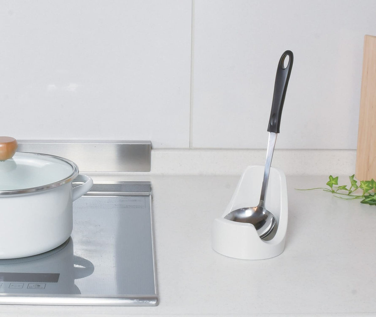 Pearl Metal Porcelain Ladle Stand, Matt White Rest for Ladles and Cooking Tools Beside the Hob, About 11 x 11.5 x 11.5 cm, 0.45 kg, L-1996