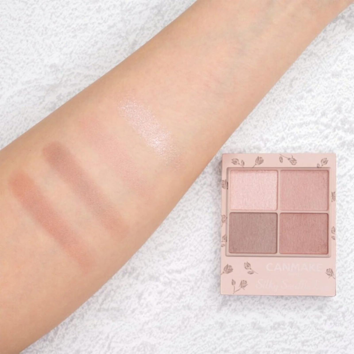 Canmake Silky Souffle Eyes Matte Type, Sheer Matte Four-Colour Eyeshadow Palette with Fine Glitter and Beauty-Serum Ingredients, 3.8 g