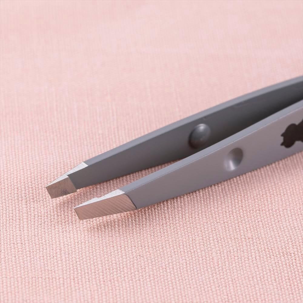 KAI Nyarming Cat Tweezers HC2203 with Cat-Shaped Silicone Cap, Slanted-Tip Stainless Steel Tweezers for Brows and Unwanted Hair