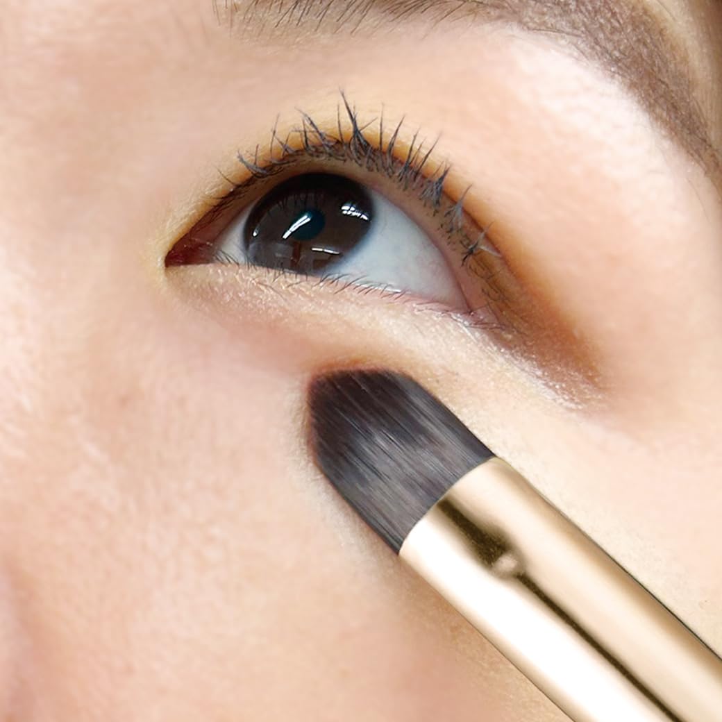 Marshfield Concealer Brush F, Pointed Flat Synthetic Brush for Dark Circles, Spots and Edges of Brows and Eyes, White and Gold