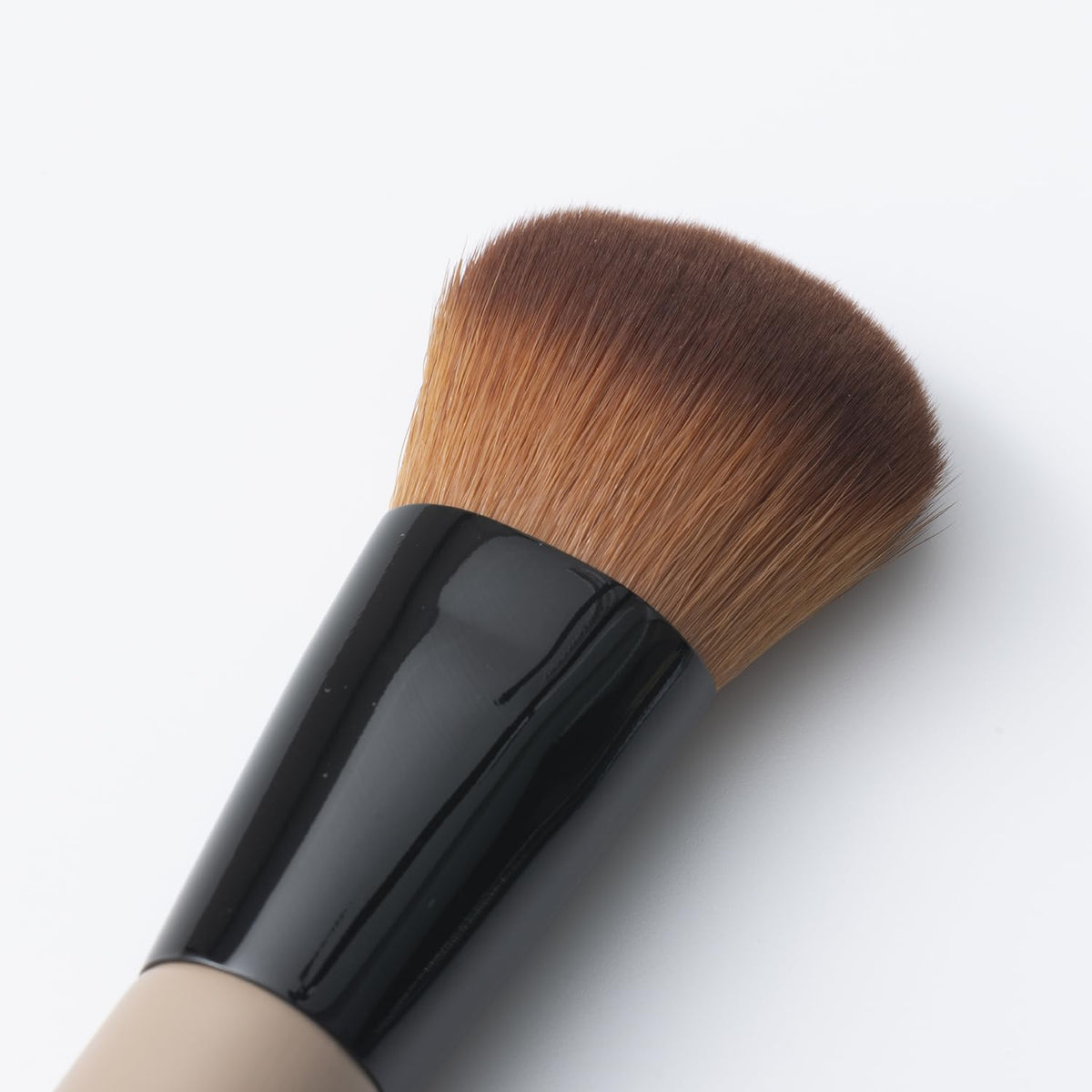 KAI Mini Maru Foundation Brush KQ2207, Compact Slanted-Top Makeup Brush for Even Base Makeup, Nylon Bristles