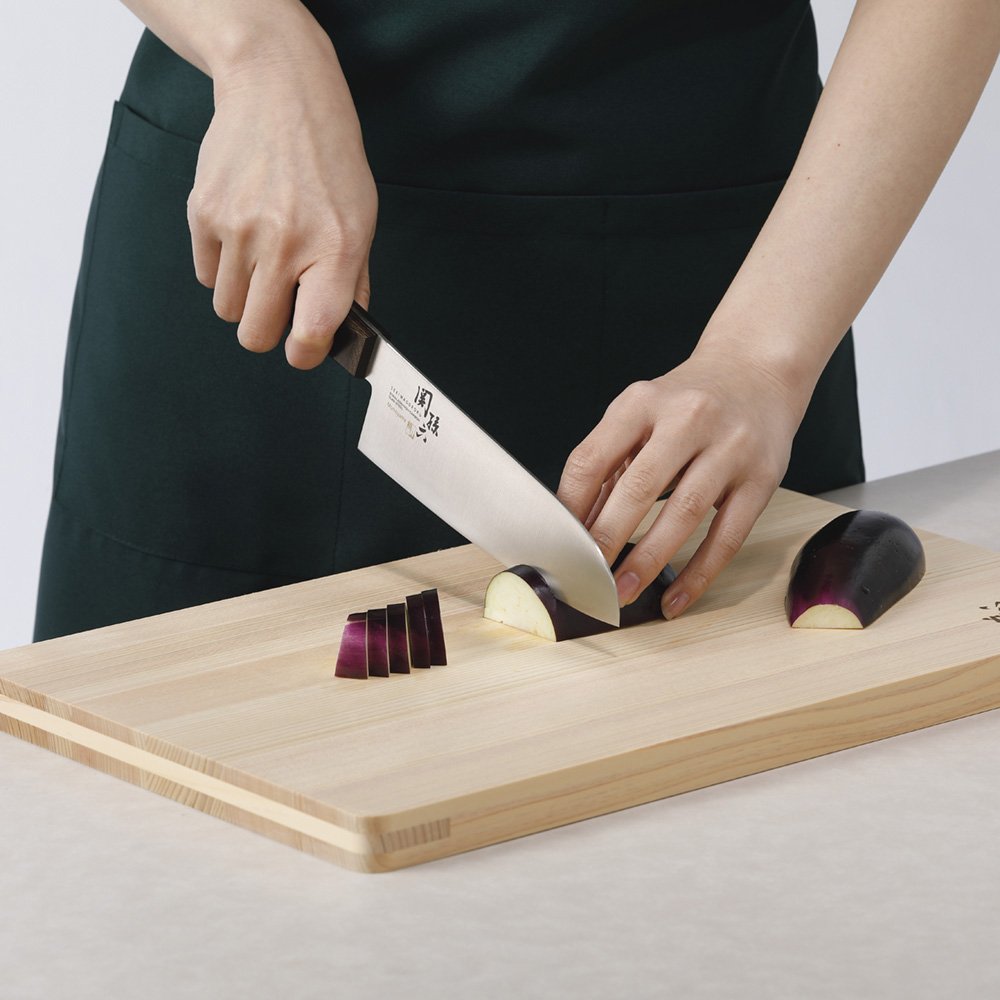 KAI Seki Magoroku Momoyama Hagane Three-Layer Santoku Knife 165 mm (AE5146)