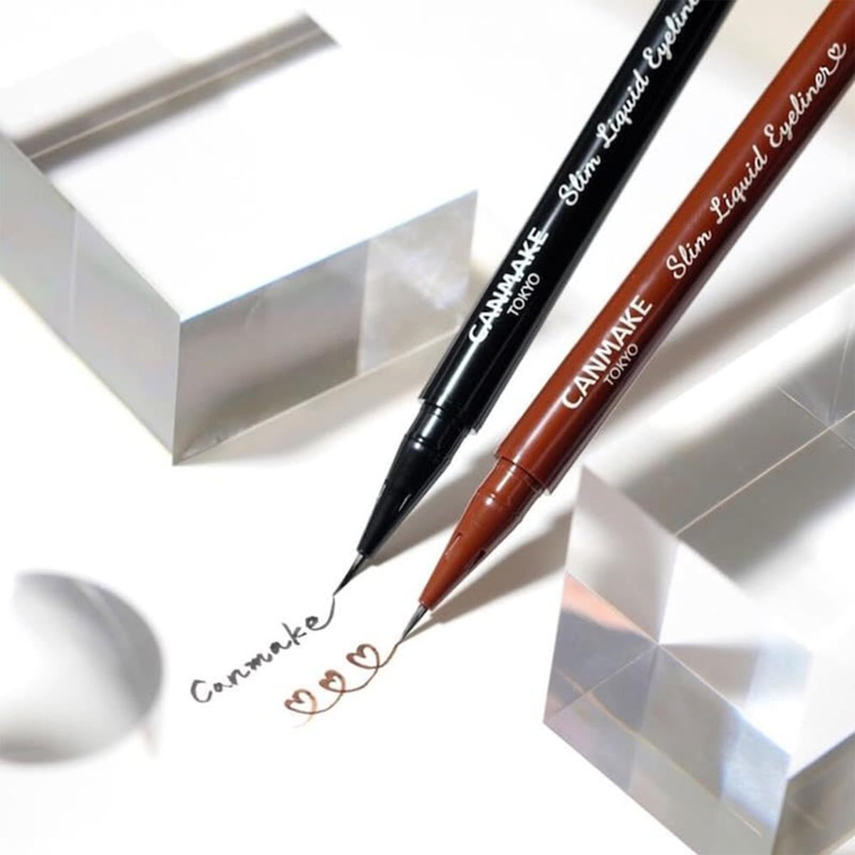 Canmake Slim Liquid Eyeliner, Ultra-Fine Short-Brush Liquid Eyeliner that Draws Thin Lines along the Lash Line, 0.7 mL