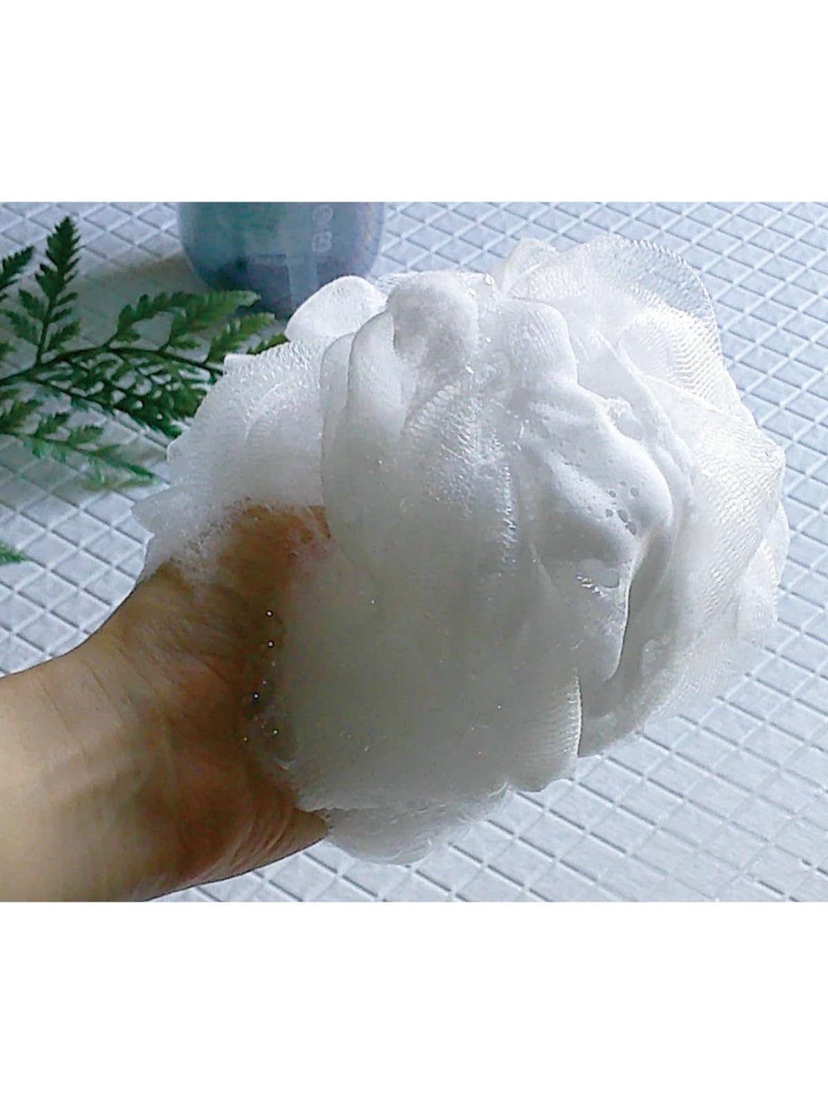 Ohe Amois Foaming Net for the Body, White Soap Foaming Bath Net with Hanging Cord, About 18 x 13 x 13 cm, Polyethylene and Polyester