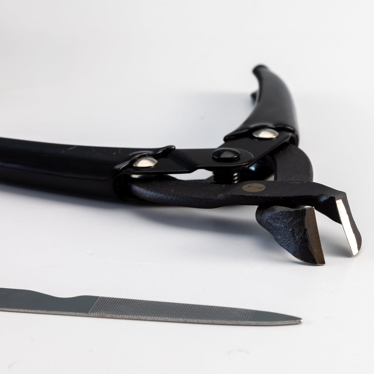 Lever-Action Nail Nipper for Thick Nails and Ingrown Nails, High-Carbon Steel S58C, Ergonomic Japanese Design with a Mini Nail File, Made in Japan