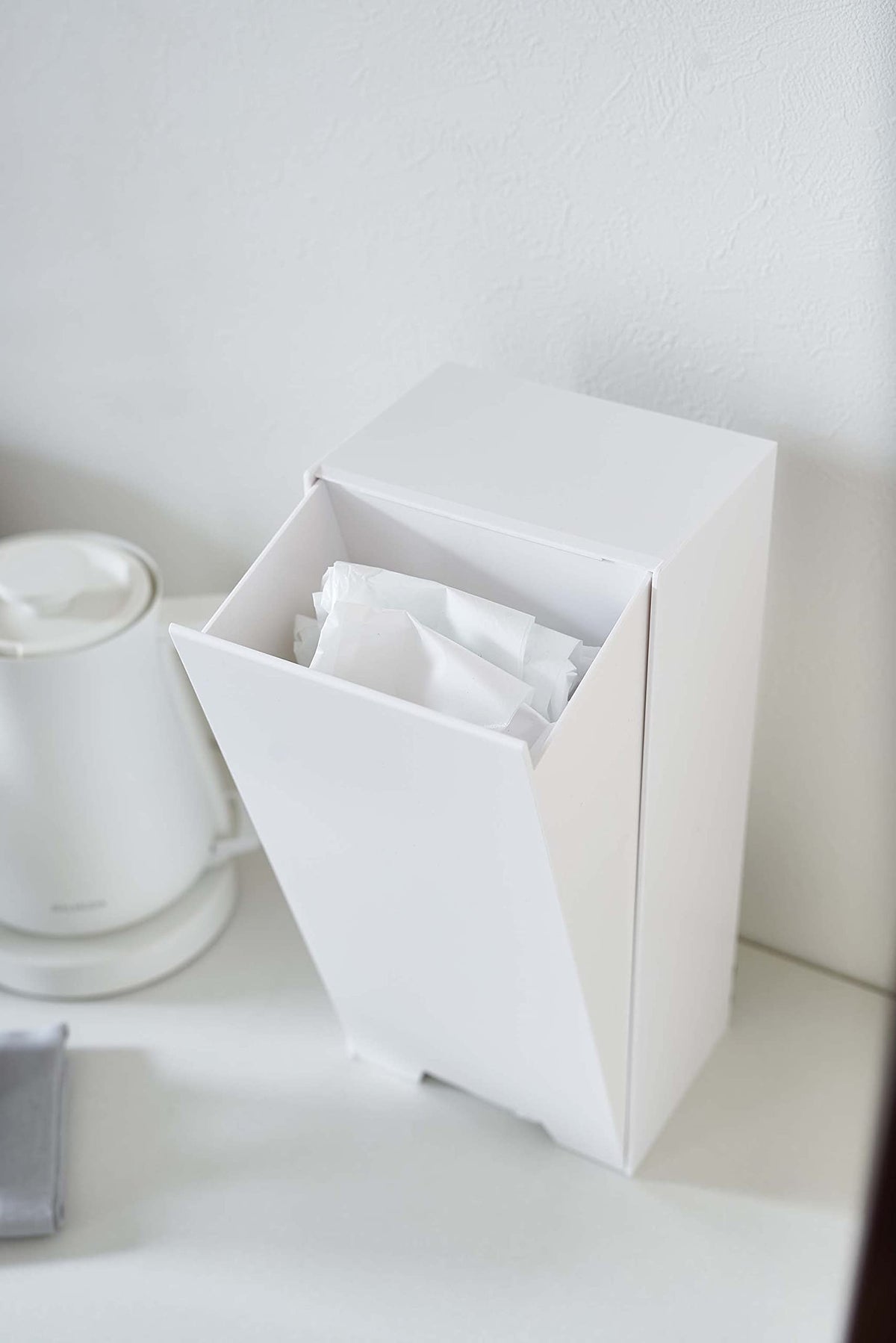 Yamazaki Tower Two-Way Shopping Bag Stocker, Magnetic Dispenser Box for Plastic Bags, 14 x 10.2 to 18.7 x 30 cm and 860 g, White or Black