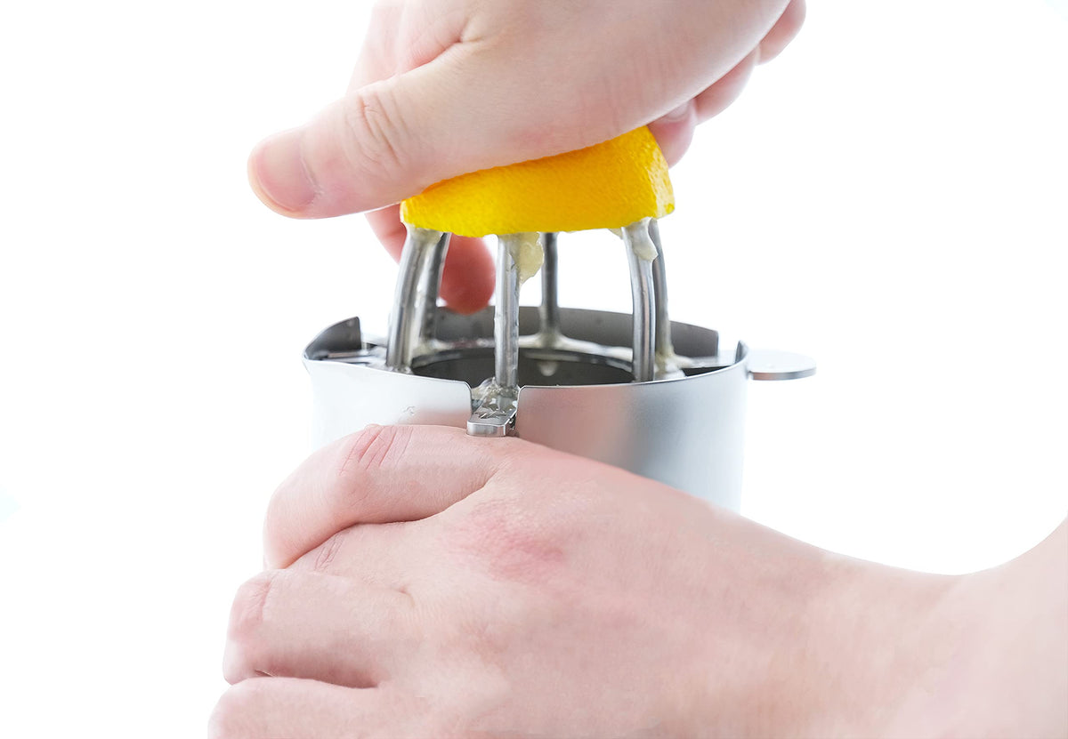 Wadasuke Cibotte Manual Citrus Juicer 4901-0001, 18-8 Stainless Steel Squeezer with Strainer and Spout Cup, Made in Japan