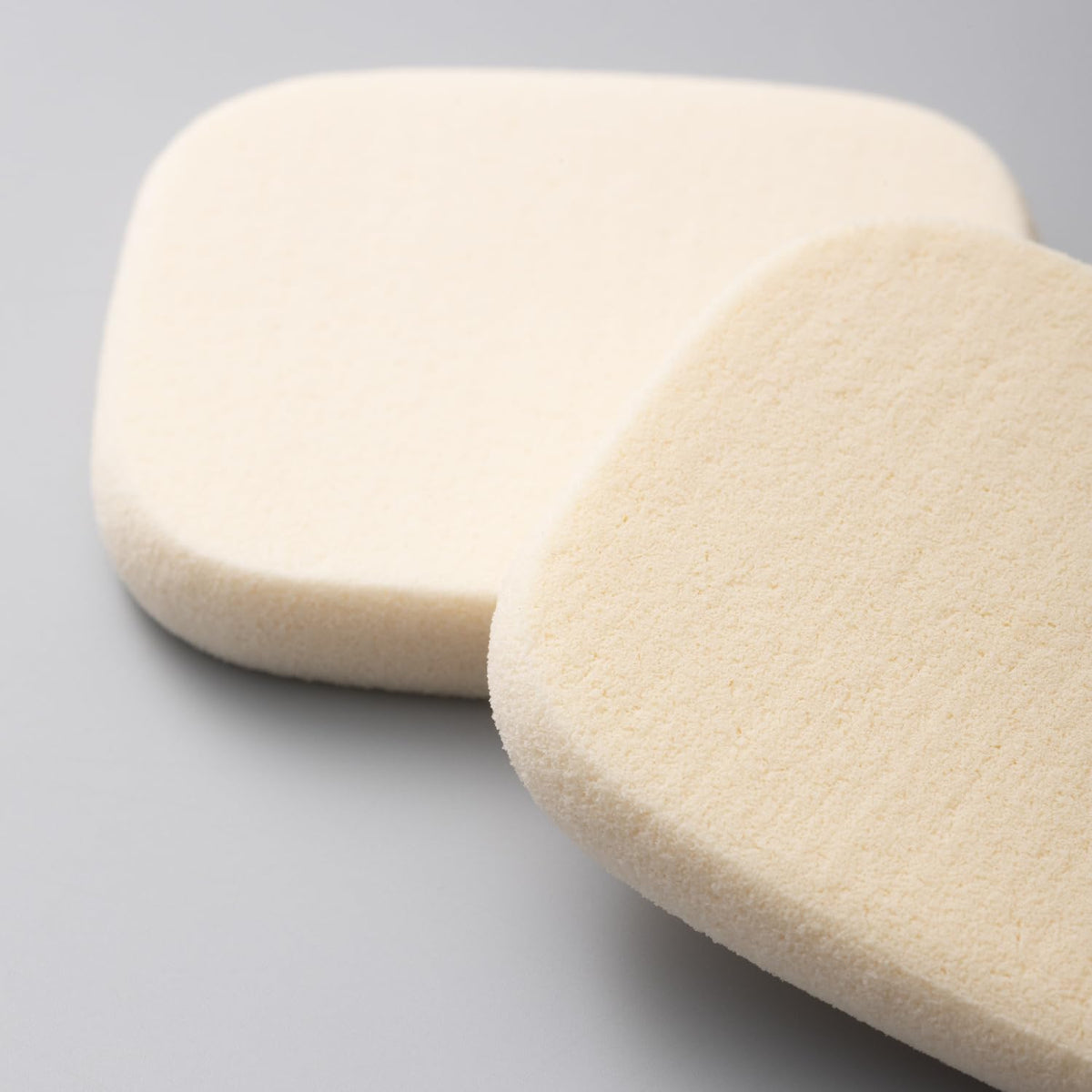 KAI KQ Series Washable Powder Foundation Puff, Rectangular Squalane-Moisturised Dirt-Releasing Sponge Puffs, Set of 2