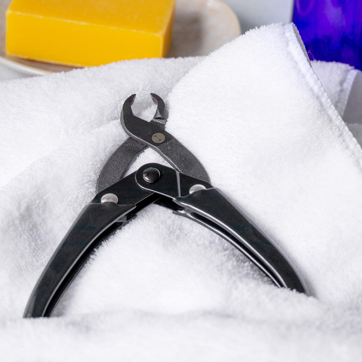Lever-Action Nail Nipper for Thick Nails and Ingrown Nails, High-Carbon Steel S58C, Ergonomic Japanese Design with a Mini Nail File, Made in Japan