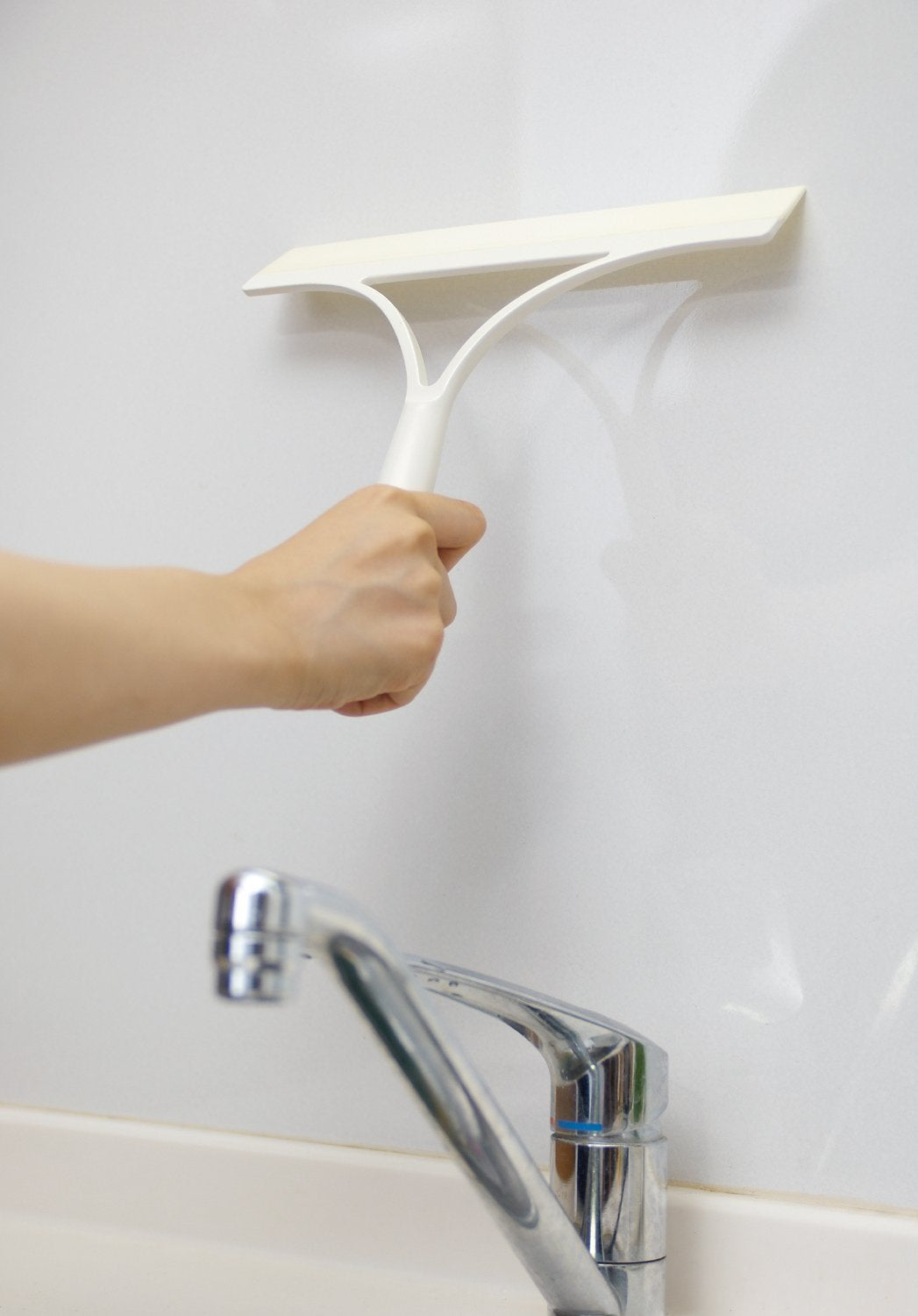 Yamazaki Sangyo Satto Water Squeegee Set of 2, Flexible Blade Bathroom Wiper for Walls, Ceilings and Mirrors, 25 x 23 cm, White