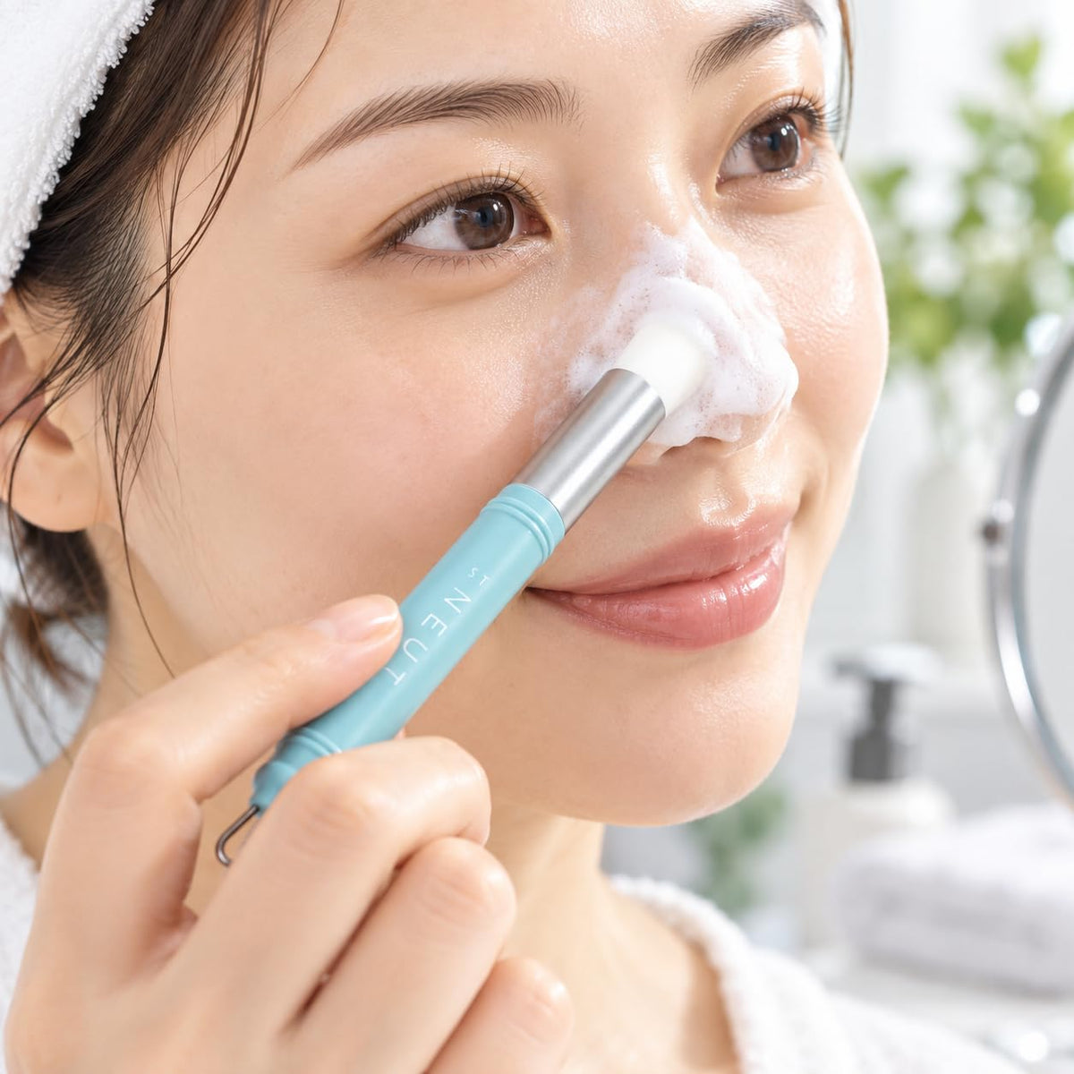 Facial Pore Cleansing Brush, Diamond-Shaped Face Wash Brush or Two-Way Nose Pore Brush with Comedone Loop, Designed in Japan, Made in China