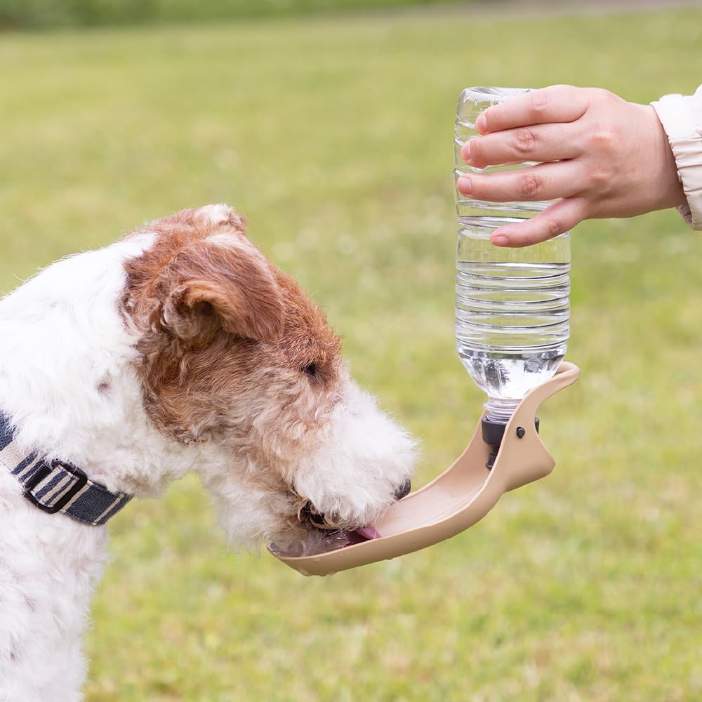 Richell Marctus Handy Shower for Dogs, Beige, Plastic Bottle Walk Shower and Water Dish for Small and Medium Dogs, 7.5 x 8.1 x 20.2 cm, 43 g with Carabiner