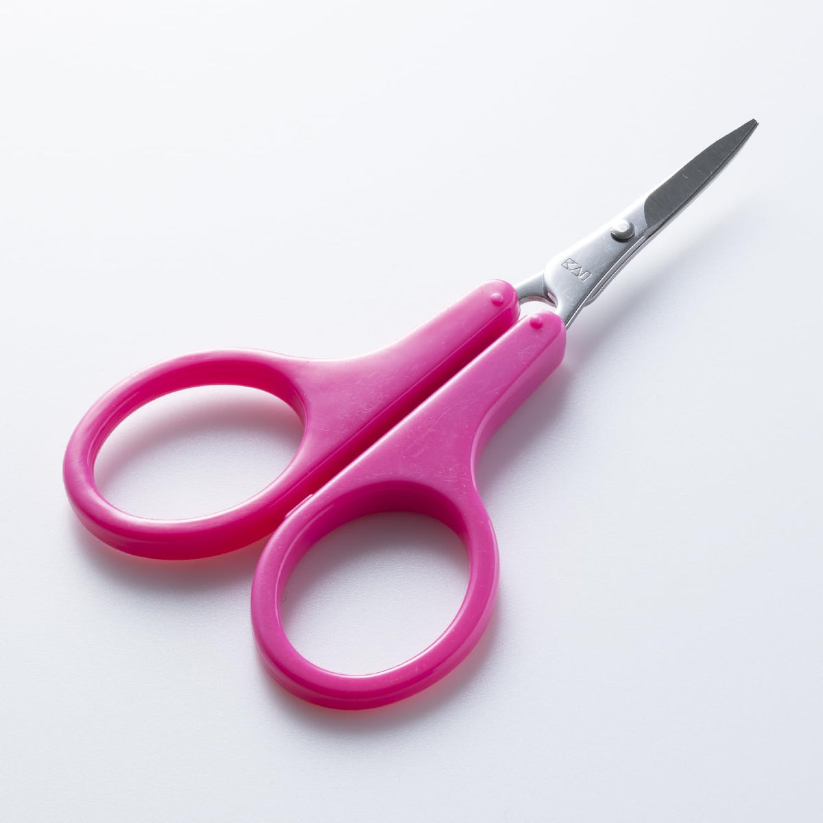 KAI Thin-Blade Stylish Eyebrow Scissors KQ3103 with Cap, Slim Curved Stainless Steel Blade for Brows and Unwanted Hair, Pink