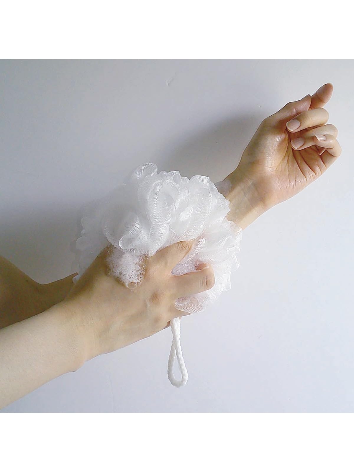 Ohe Amois Foaming Net for the Body, White Soap Foaming Bath Net with Hanging Cord, About 18 x 13 x 13 cm, Polyethylene and Polyester