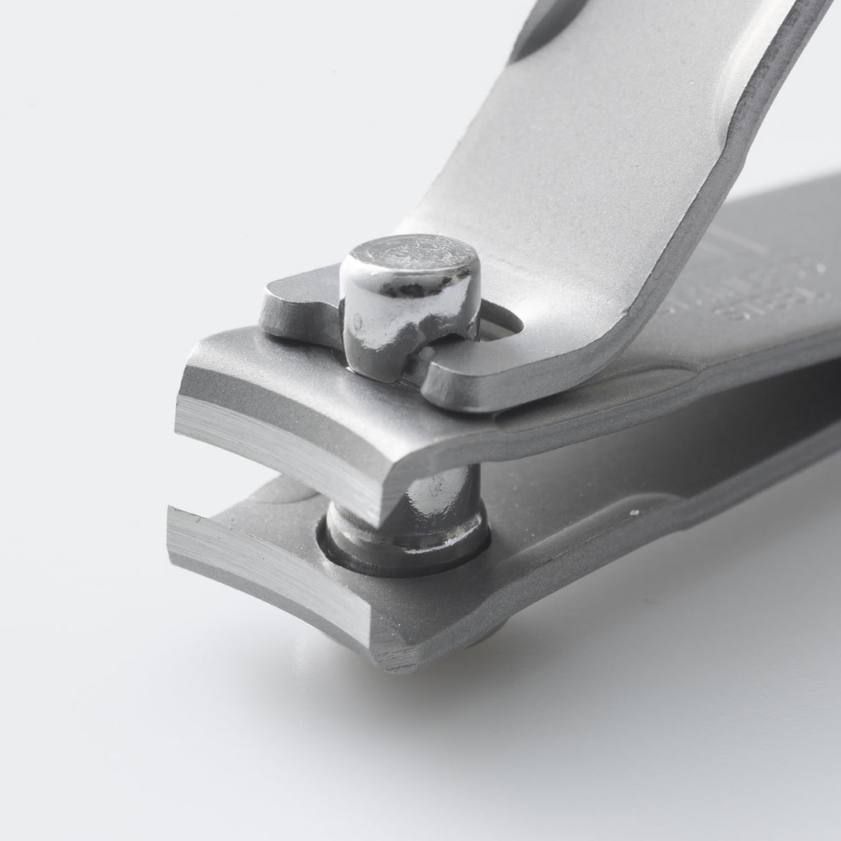 KAI Mini Maru Nail Clipper KQ2200, Ultra-Compact All-Stainless Steel Nail Clipper with Curved Blade