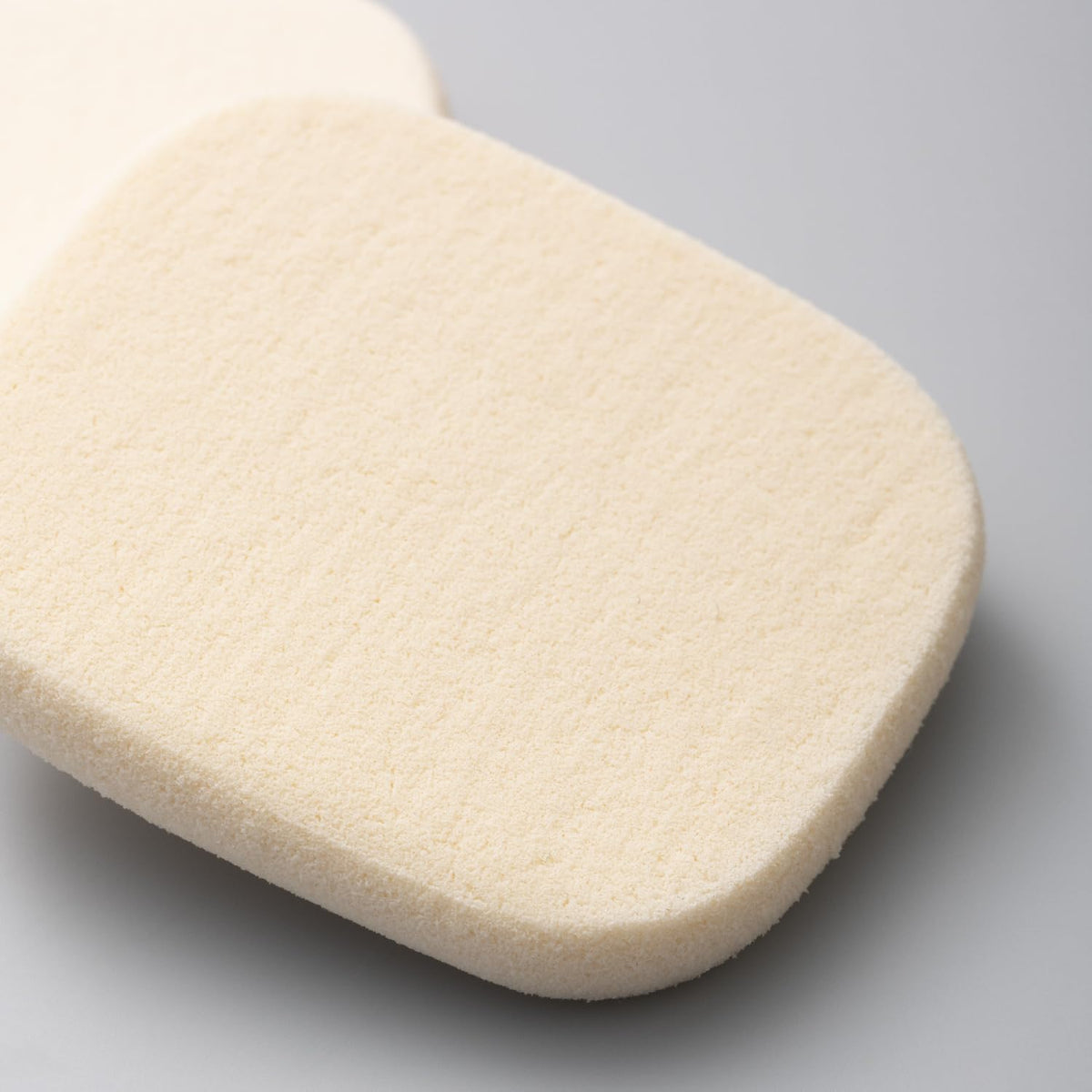 KAI KQ Series Washable Powder Foundation Puff, Rectangular Squalane-Moisturised Dirt-Releasing Sponge Puffs, Set of 2