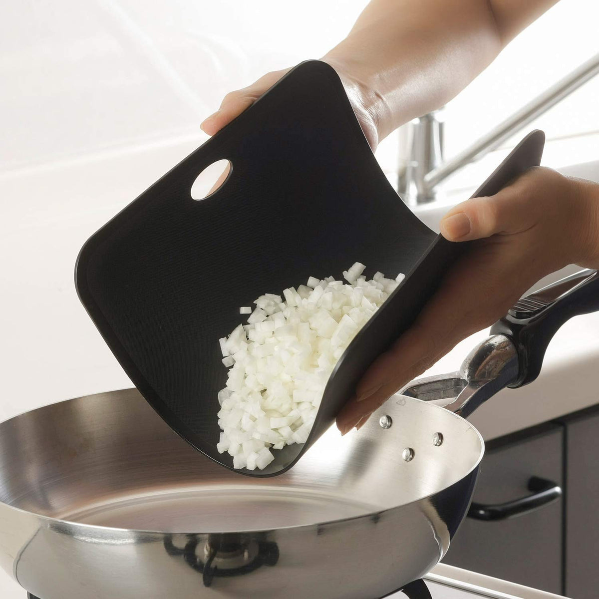 Shimomura Verdun Black Santoku Knife And Soft Sheet Cutting Board Set