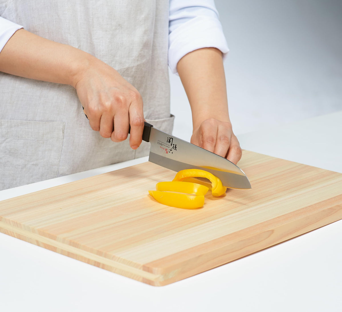 KAI Seki Magoroku Moegi Stainless Three-Layer Santoku Knife 165 mm (AE2900)