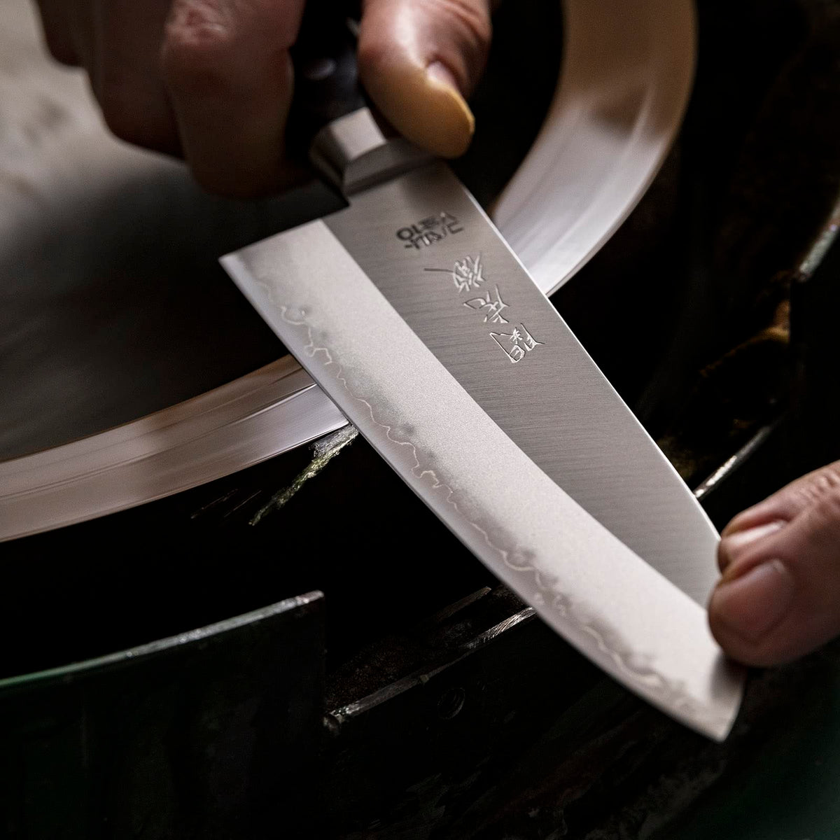 Yasuda Hamono Seki Kotetsu V-Gold No.10 Guarded Santoku Knife 180 mm (YG300)