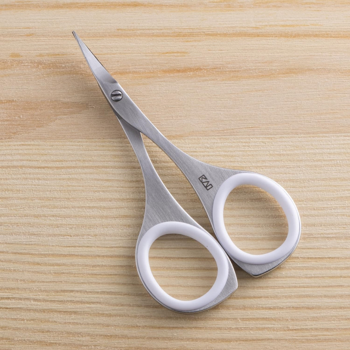 KAI Beauty Scissors KQ3113, Slim Curved-Blade Stainless Steel Eyebrow and Body Hair Scissors with Non-Slip Resin Rings