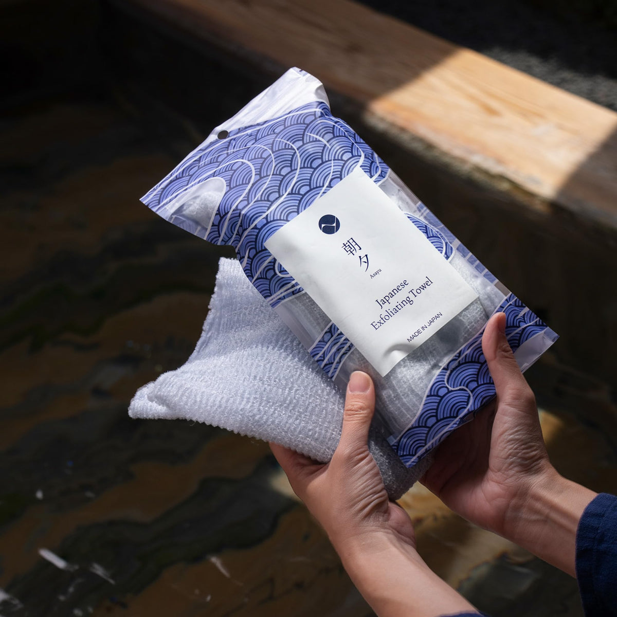 Long Nylon Exfoliating Body Wash Towel, Triple-Weave Wave Pattern for Rich Foam, 101 x 30 cm, Quick-Drying, Made in Japan