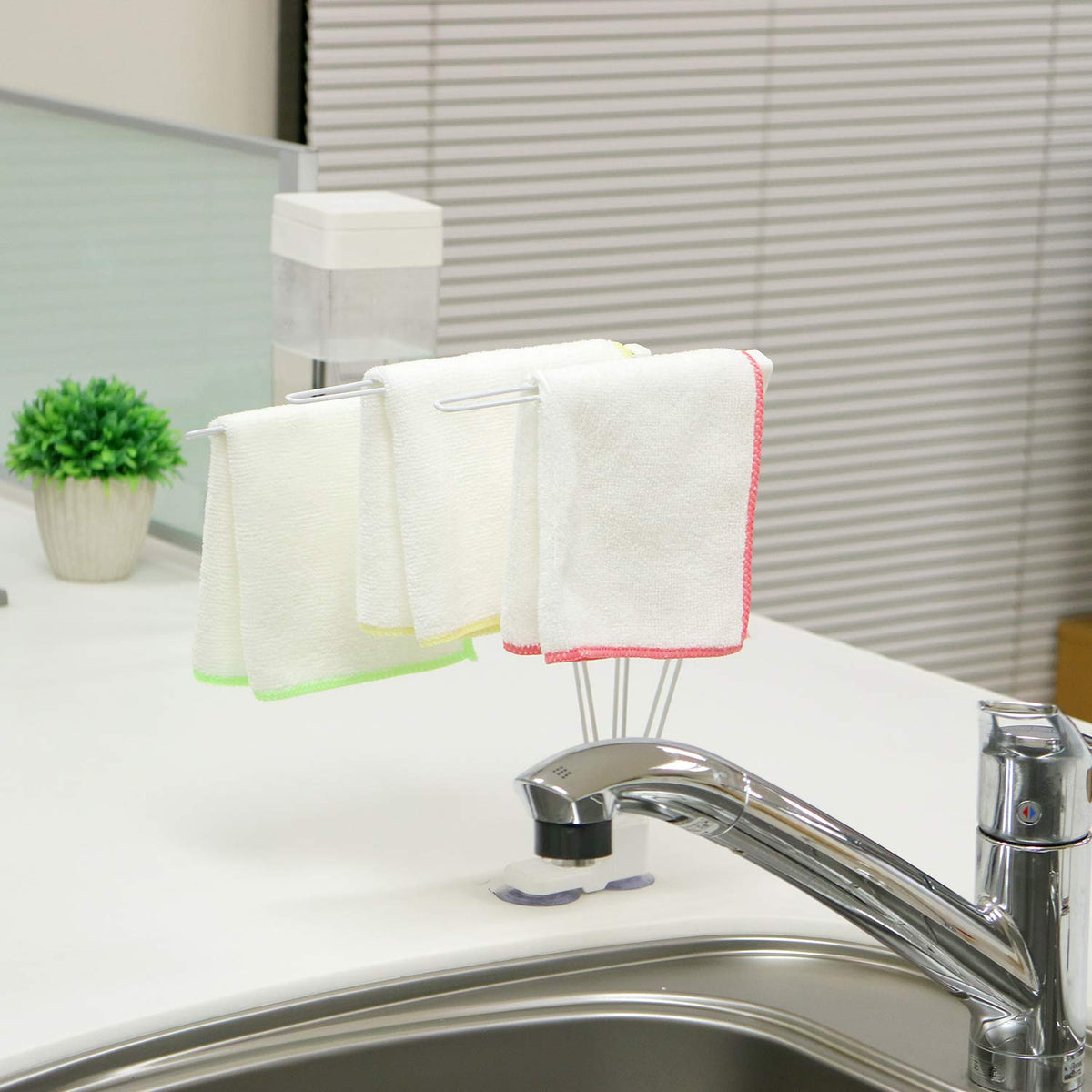 LEC Dishcloth Hanger With Suction Cups — Three Arms
