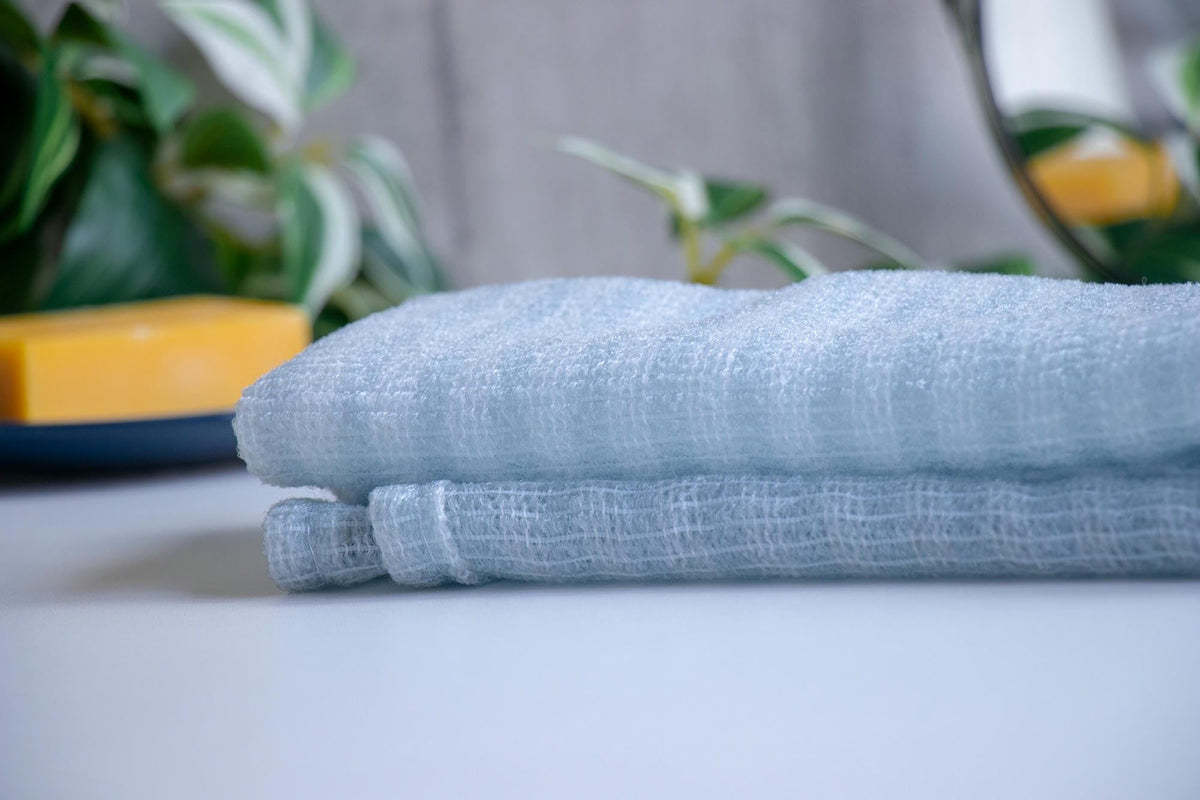 Long Nylon Exfoliating Body Wash Towel, Triple-Weave Wave Pattern for Rich Foam, 101 x 30 cm, Quick-Drying, Made in Japan