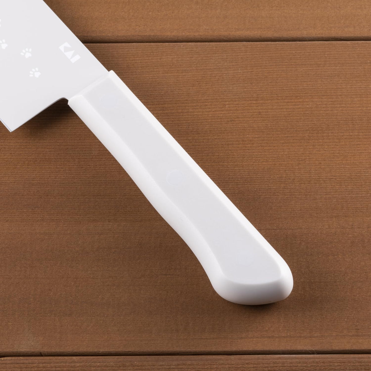 KAI Nyammy Cat Santoku Knife 165 mm, Non-Stick Coated Blade, Warm Grey or Black