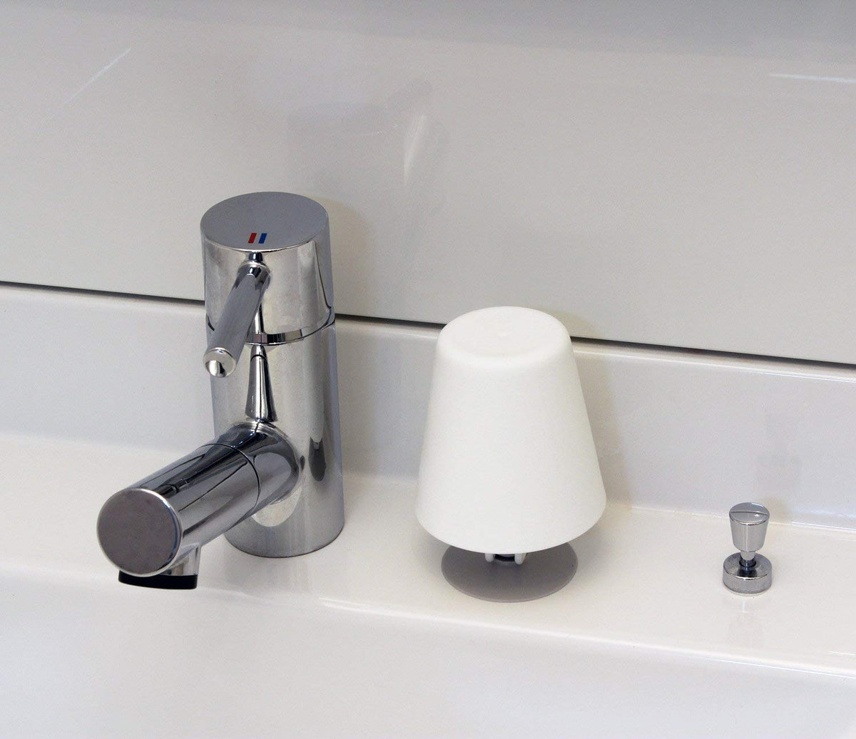 LEC Double Coat Cup Stand, Suction Mounted Floating Cup Holder with 200 ml Cup for Sinks, 7.5 x 8.5 x 10.5 cm, Holds 500 g