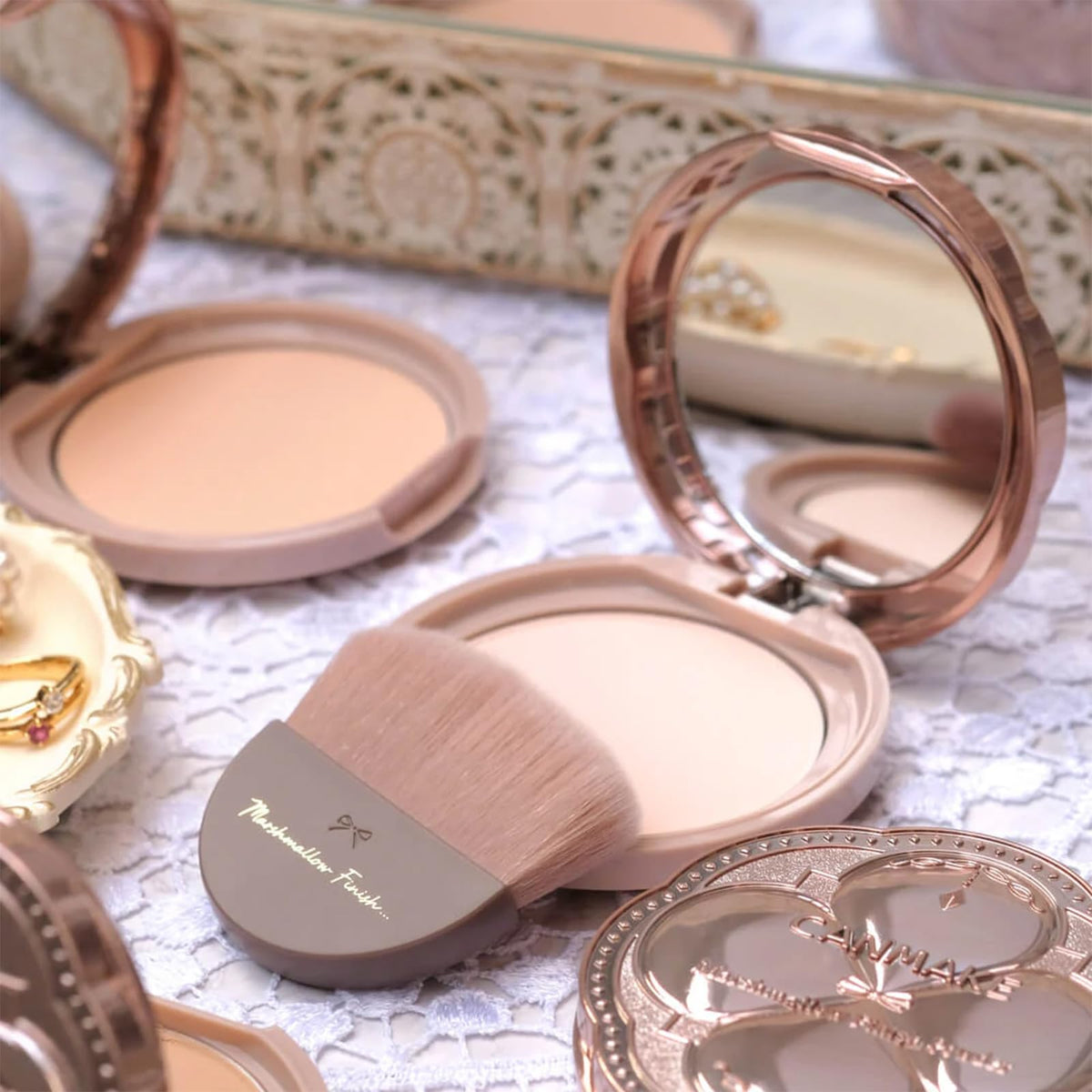 Canmake Marshmallow Finish Powder Brush, Compact Round Face Brush that Fits Inside the Powder Case for a Matte Skin Finish