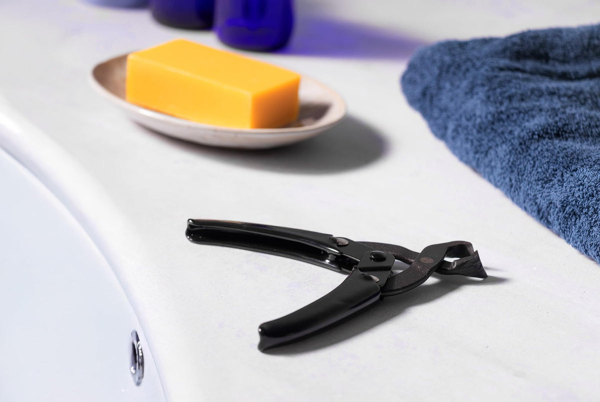 Lever-Action Nail Nipper for Thick Nails and Ingrown Nails, High-Carbon Steel S58C, Ergonomic Japanese Design with a Mini Nail File, Made in Japan