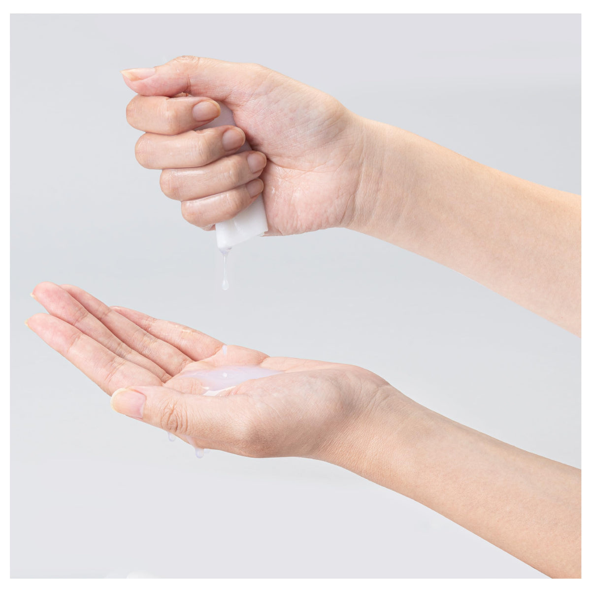 Soy Milk Isoflavone Moist Essence Mask, Seven Sheet Face Masks with Soy Isoflavone, Soy Milk Ferment and Three Capsule-Type Ceramides for Dry and Fluctuating Skin, Fragrance-Free, 7 Sheets 150 g