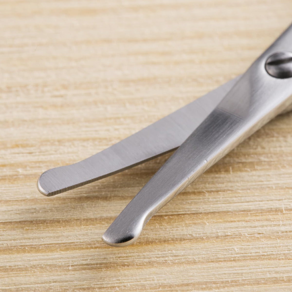 KAI KQ3114 Safety Scissors with Round Tips and Elastomer Rings, Stainless Steel Nose Hair and Fine Hair Scissors