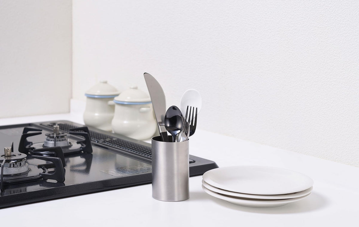 Pearl Metal 18-8 Stainless Cutlery Stand, Round Steel Pot for Spoons, Forks and Kitchen Tools, 6 cm Across and 9.5 cm High, 170 g, Made in Japan