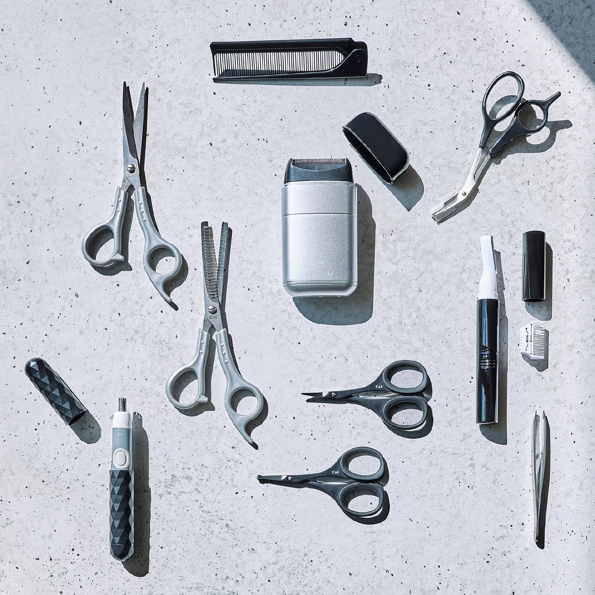 KAI Men's Haircut Scissors Set, Cutting Shears and Thinning Shears in Stainless Steel with Self-Cut Manual KQ3205