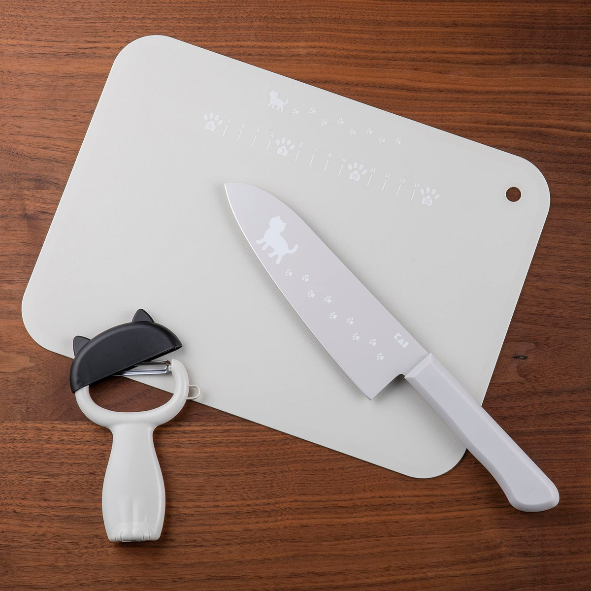 KAI Nyammy Cat Santoku Knife 165 mm, Non-Stick Coated Blade, Warm Grey or Black