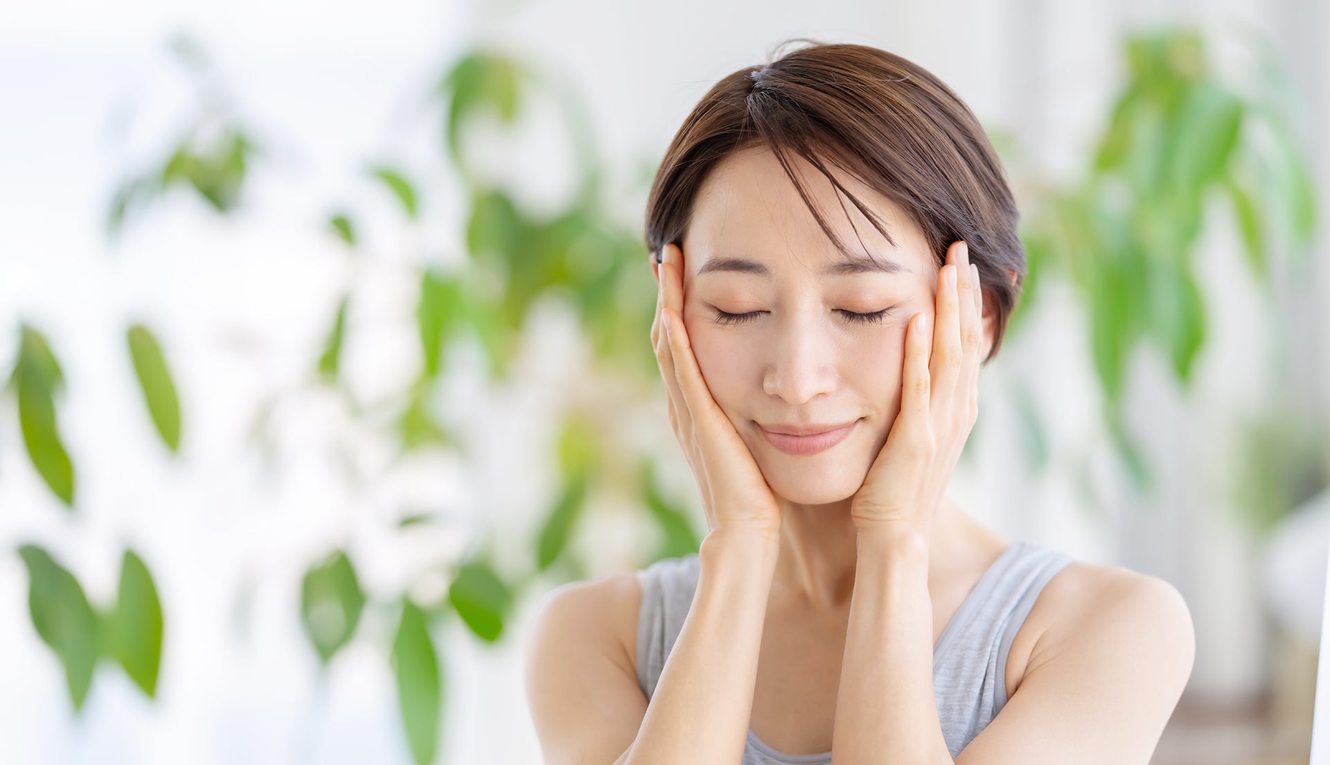 Hakuza Beauty Essence - Skincare layering with Platinum Gold Leaf
